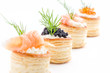 Blätterteigpasteten mit Lachs, Kaviar und Garnelen