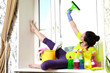 Foto: Women cleaning a window Women cleaning a window