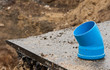 Ein einzelner HS Rohr Bogen auf einer Strassenbaustelle