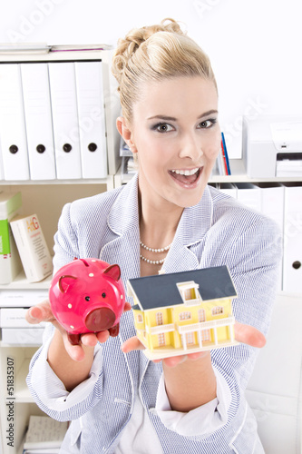 Photo: Immobilienmakler weiblich Immobilienmakler weiblich