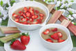 Rhabarber und Erdbeeren