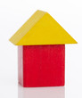 rotes Haus mit gelbem Dach