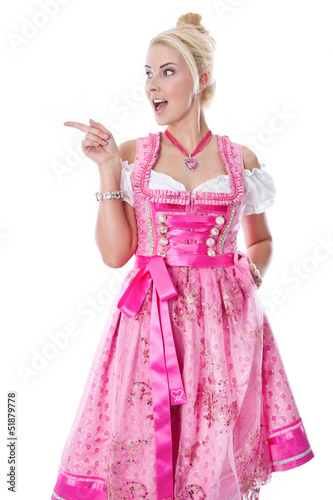 Photo: Frau isoliert im pinkfarbenen Dirndl Frau isoliert im pinkfarbenen Dirndl