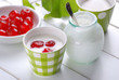 Photo: yogurt magro con ciliegie fatto in casa yogurt magro con ciliegie fatto in casa