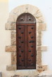 Foto: Wooden medieval style front door in Ibiza Town, Spain Wooden medieval style front door in Ibiza Town, Spain