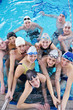 Foto: happy children group at swimming pool happy children group at swimming pool