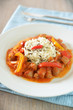 Veganes Gulasch mit Paprika und Sojabrocken