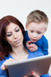 Foto: Mother and Son with Tablet PC Mother and Son with Tablet PC