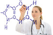 Junge Wissenschaftlerin bei der Arbeit