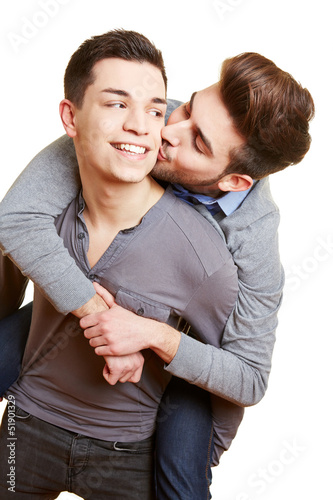 Photo: Schwuler Teenager küsst seinen Freund Schwuler Teenager küsst seinen Freund