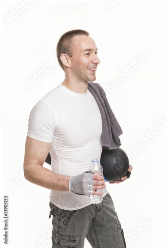 Photo: Sportlicher Mann nach dem Sport mit Erfrischungsgetränk Sportlicher Mann nach dem Sport mit Erfrischungsgetränk
