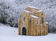 San Miguel de  Lillo bajo una nevada.