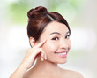 Foto: Beautiful woman smile face with clean face skin Beautiful woman smile face with clean face skin