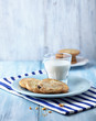 Foto: Pistachio cookies and a glass of milk Pistachio cookies and a glass of milk