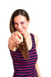 ragazza sorridente che indica