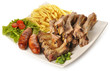 Costillas y chorizos a la parrilla.