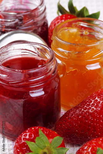 Photo: Barattolini di confettura con fragole Barattolini di confettura con fragole
