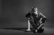 Foto: mime prisoner over dark background mime prisoner over dark background