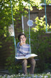 Photo: Enfant lisant un livre Enfant lisant un livre