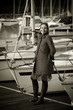 femme sur le port