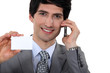 Foto: Executive holding a blank business card Executive holding a blank business card