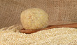 Foto: gekochter und roher quinoa gekochter und roher quinoa