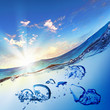Sea wave with bubbles