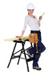 Foto: Female construction worker with a workbench Female construction worker with a workbench