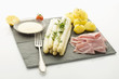 Foto: weißer Spargel mit Kartoffel, Schinken und Sauce Holandaise weißer Spargel mit Kartoffel, Schinken und Sauce Holandaise