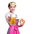 attraktive junge Frau im Dirndl