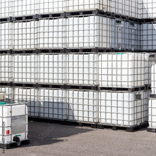 Photo: ibc-container ibc-container