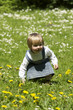 Heidi auf der Alm ein Blumenmädchen
