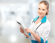 Foto: woman Doctor holding a tablet computer woman Doctor holding a tablet computer