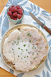 Mandelkuchen mit Zitronenglasur und Himbeeren
