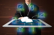 Foto: Businessman showing hand drawn cloud computing Businessman showing hand drawn cloud computing
