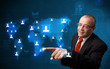 Foto: Businessman choosing from social network map Businessman choosing from social network map