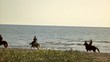 Galoppando in riva al mare