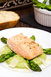 Gebratener Lachs auf Püree vom Spargel