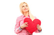 Foto: A woman holding a red heart A woman holding a red heart