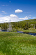 fiume e geyser nello Yellowstone