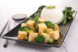 Foto: cooked tofu and vegetables cooked tofu and vegetables