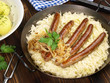 Foto: Bratwürste auf Sauerkraut Bratwürste auf Sauerkraut