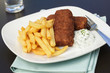Foto: Frikadellen mit Pommes frites Frikadellen mit Pommes frites