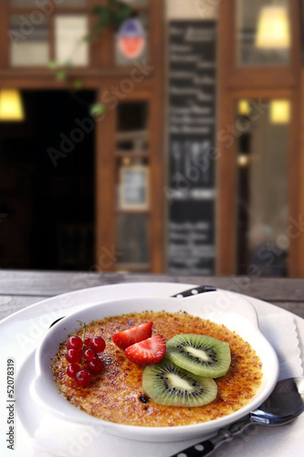 Photo: crème brûlée in französischem bistro crème brûlée in französischem bistro