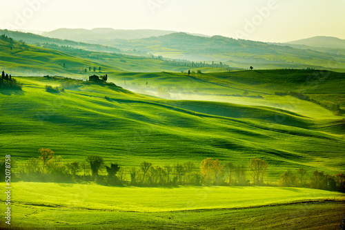 Tereny wiejskie w San Quirico'Orcia, Toskania, Włochy