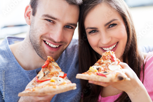 Photo: Couple eating pizza Couple eating pizza