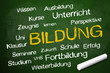 Kreidetafel mit Bildung