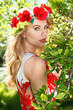 Foto: Young woman in a garden Young woman in a garden