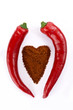 Chilipulver in Herzform