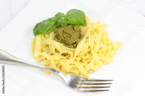 Photo: tagliatelles au pesto tagliatelles au pesto